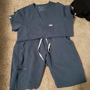 Dark harbor figs scrubs